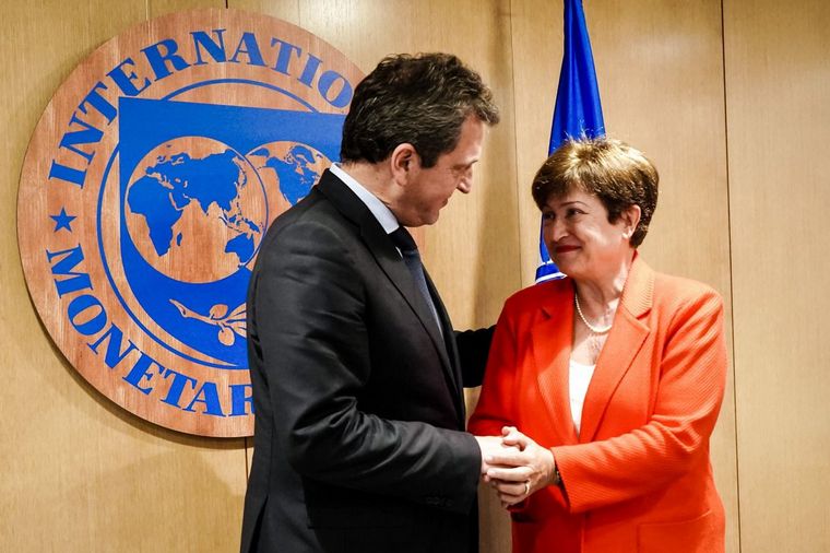 El FMI respaldó a Sergio Massa y desembolsará u$s4.100 millones para Argentina