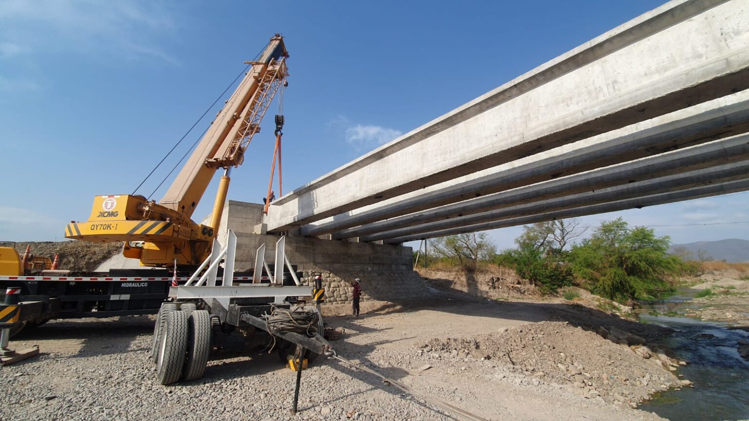 El nuevo puente sobre el río Arenales presenta un avance cercano al 90%