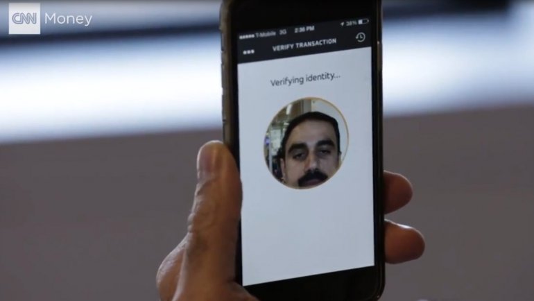 Las selfies reemplazarán a las firmas y huellas digitales para pagar online a través del celular