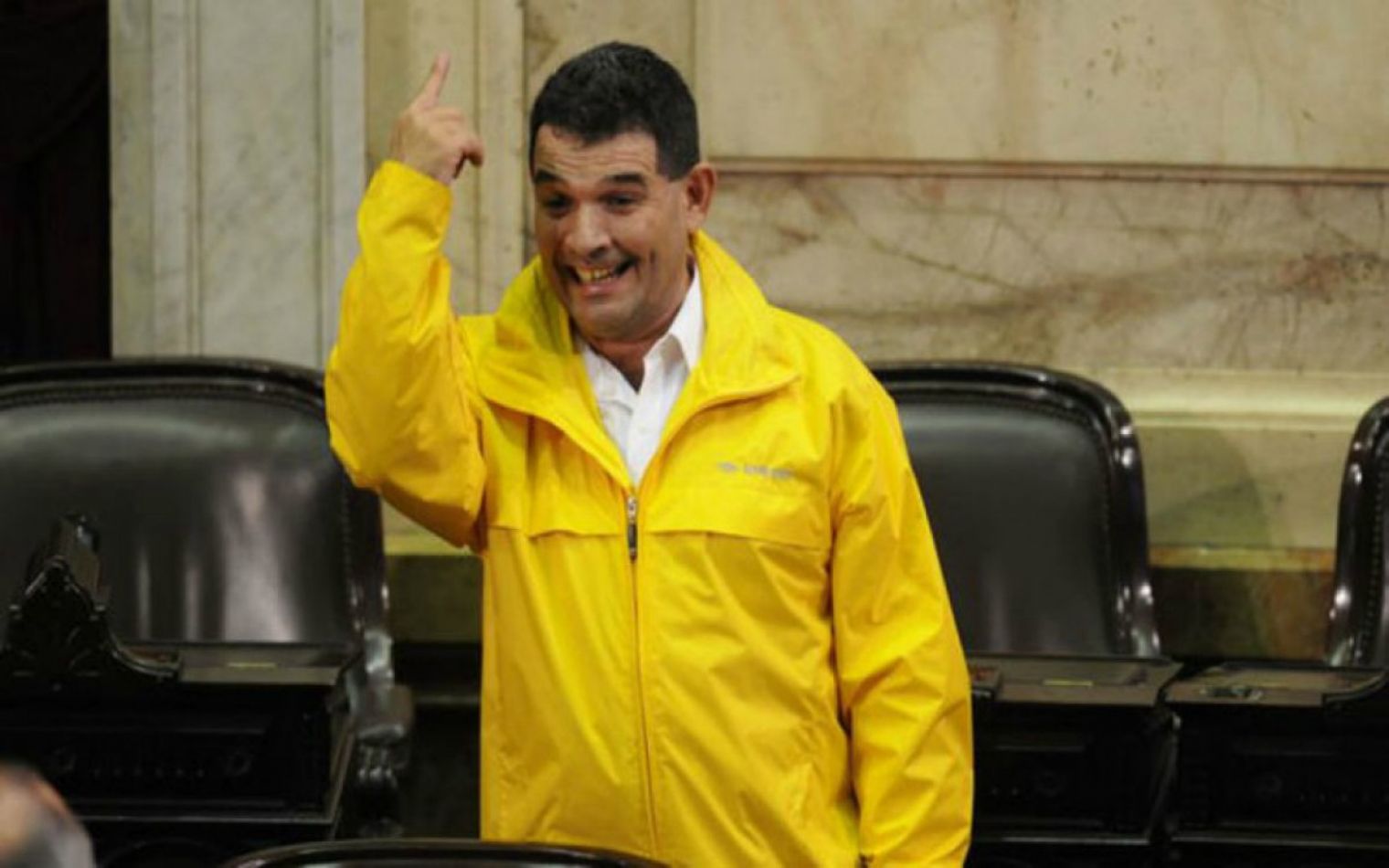 Se bajó al candidato a concejal de Olmedo que estaba a favor de la zona roja 