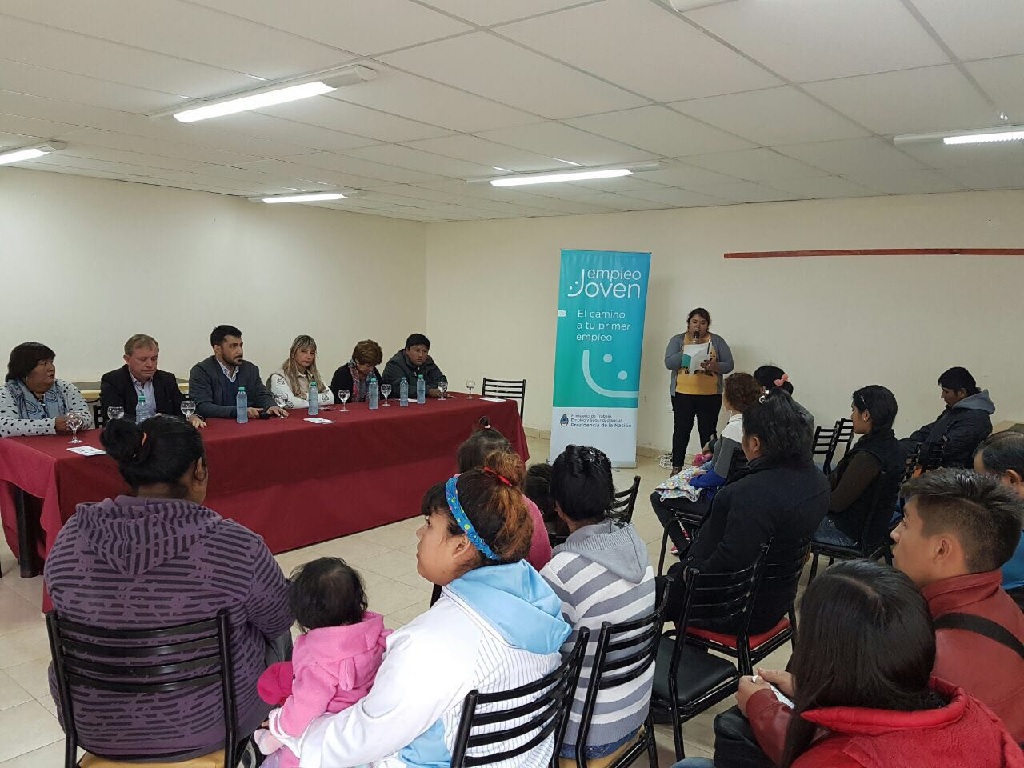 Convocan a jóvenes para ampliar su competencia laboral