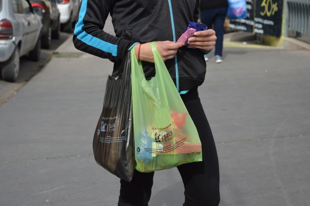 Bolsas de plástico: En la semana 30 supermercados fueron multados por infringir la ordenanza