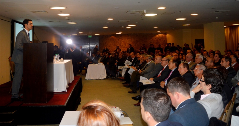 Foro de Pobreza: reunió a poderosos, arrojó muchos números pero ninguna solución