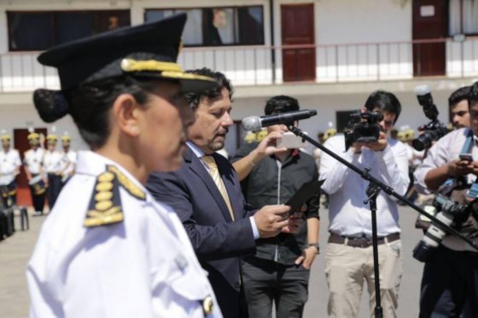 Con penas y sin gloria se retira la primera Jefa de Policía del país