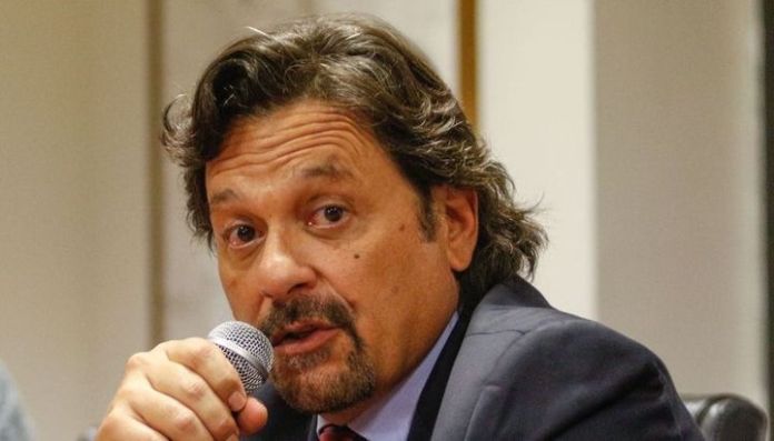 Sáenz evalúa emitir títulos, letras o cuasimonedas para financiar deudas