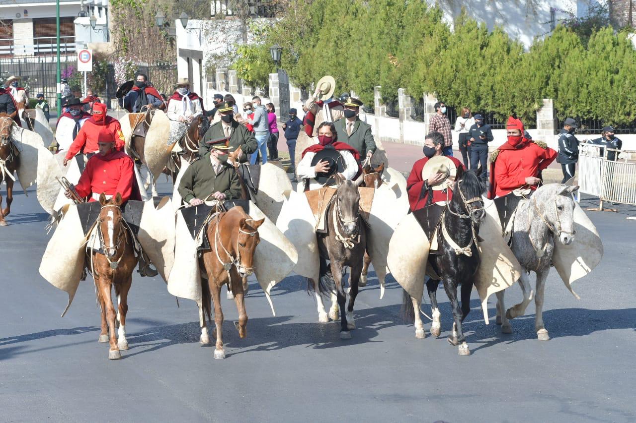 El gobernador Sáenz encabezó la marcha patriótica en honor a Güemes