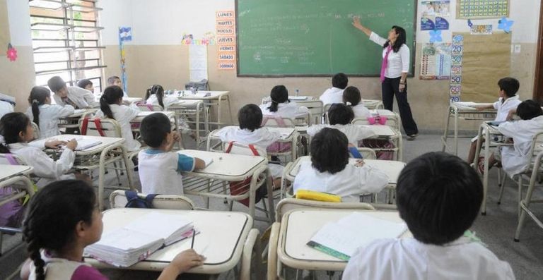 Nación acordó un aumento salarial del 60,8% para los docentes