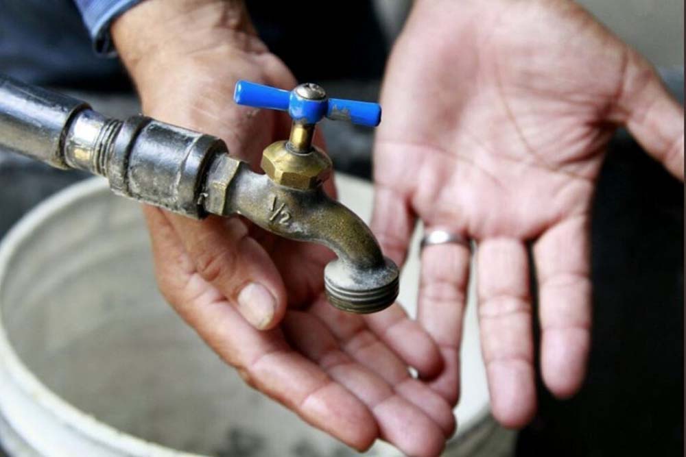 Vivir sin agua: vecinos de Ciudad del Milagro marcharon contra Aguas del Norte