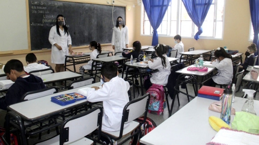 Proponen una hora más de clase por día en las escuelas primarias