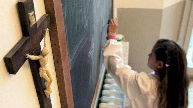 Presentaron ante la Justicia Federal que se retiren los símbolos religiosos de las escuelas