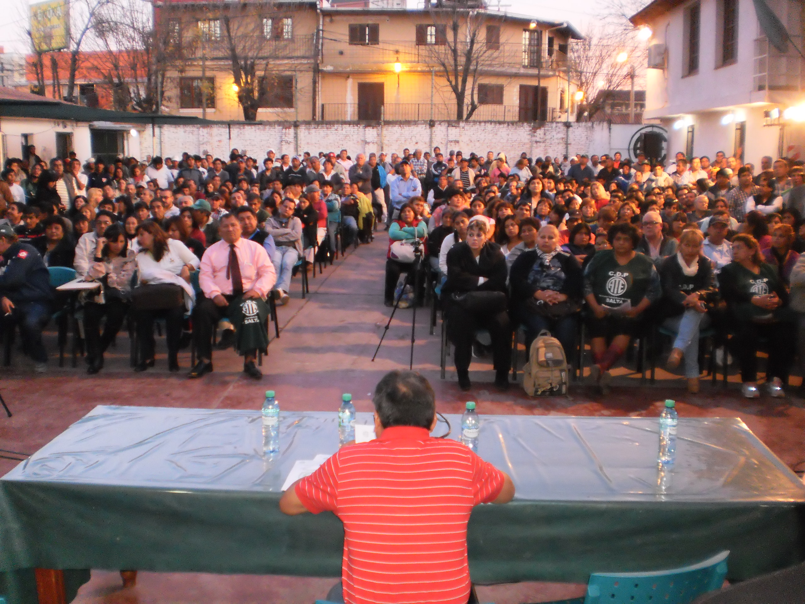 Tensión en una multitudinaria Asamblea de ATE Salta